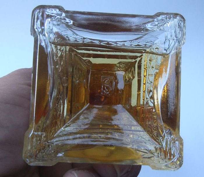WOW !! SEALED !! 50ML VINTAGE MINIATURE !! 43 % ALCOHOL ..."" RICHELIEU BRANDY "" EIFFEL TOWER