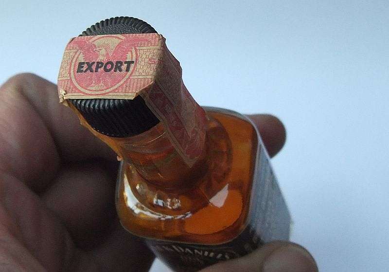 SEALED !! 50 ML VINTAGE MINIATURE !! 40 % ALCOHOL ..."" JACK DANIELS "" EXPORT QUALITY !!