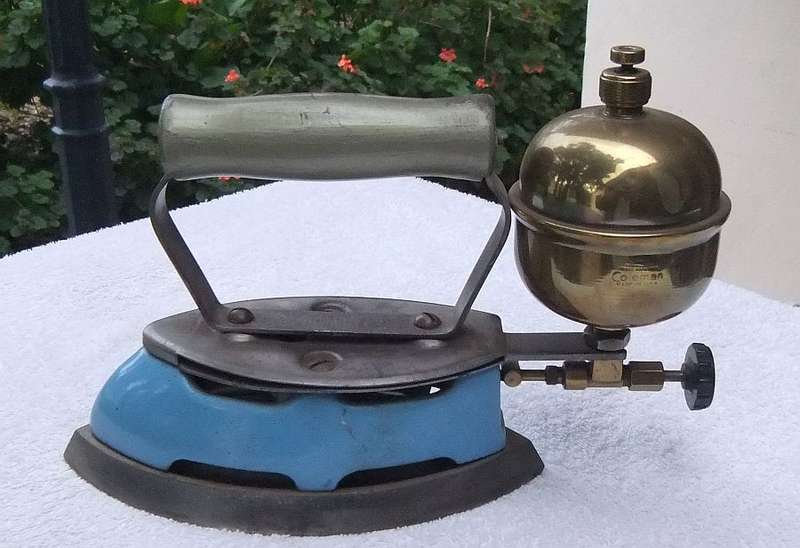NOT A SPACESHIP !! A TOTALLY COOL VINTAGE COLEMAN IRON ... A RARE ITEM...AN INTERESTING FIND INDEED