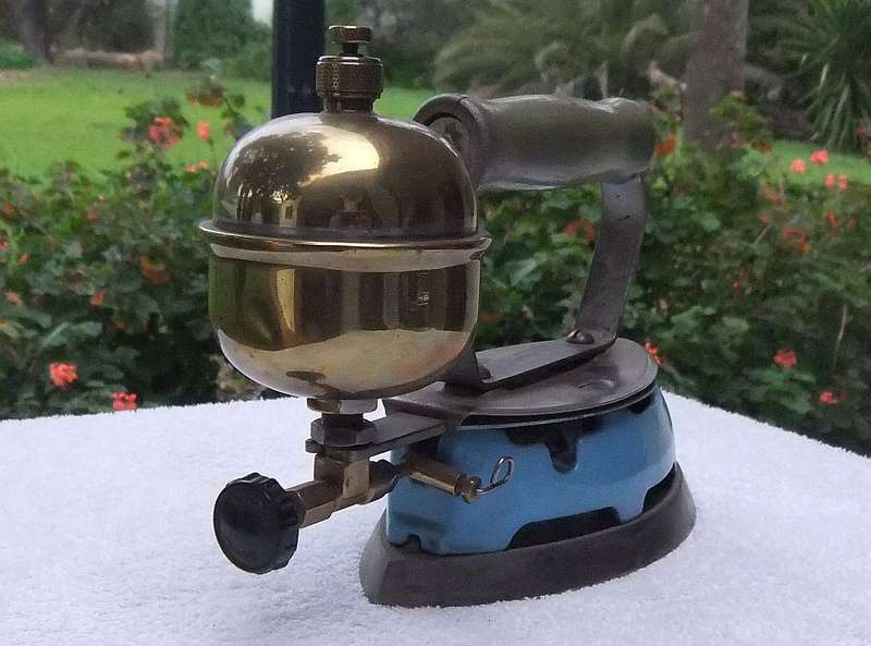 NOT A SPACESHIP !! A TOTALLY COOL VINTAGE COLEMAN IRON ... A RARE ITEM...AN INTERESTING FIND INDEED