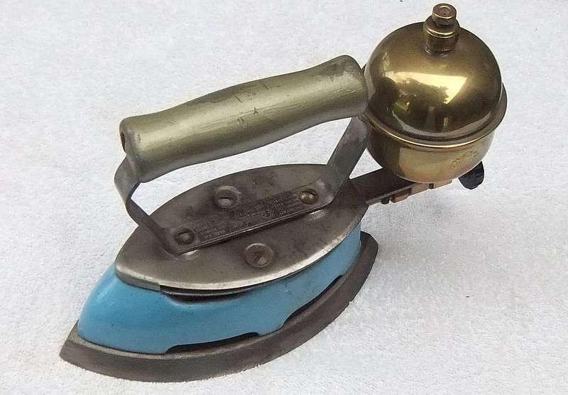 NOT A SPACESHIP !! A TOTALLY COOL VINTAGE COLEMAN IRON ... A RARE ITEM...AN INTERESTING FIND INDEED