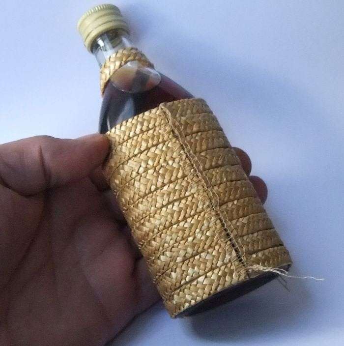 SEALED !! 100 ML VINTAGE MINIATURE !! 35 % ALCOHOL ..."BARENJAGER" HONEY LIQUEUR