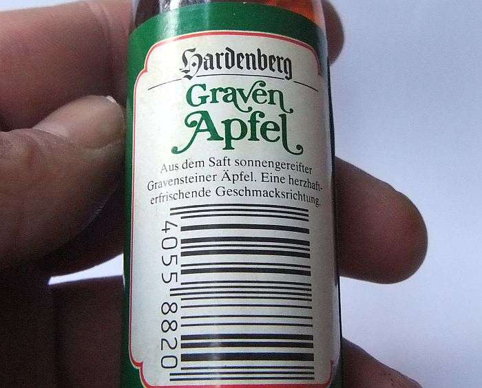 SEALED !! 40 ML VINTAGE MINIATURE !! 25 % ALCOHOL ..."HARDENBERG" APPLE LIQUEUR