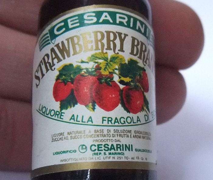 SEALED !! 16 ML VINTAGE MINIATURE !! UNKNOWN % ALCOHOL ..."STRAWBERRY BRANDY" ITALIAN