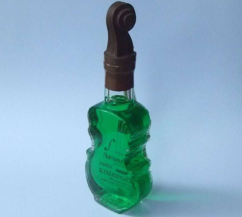 SEALED !! 40 ML VINTAGE MINIATURE !! 21 % ALCOHOL ..."NANNERL" PEPPERMINT LIQUEUR !! VIOLIN BOTTLE !