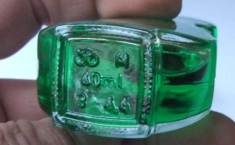SEALED !! 40 ML VINTAGE MINIATURE !! 21 % ALCOHOL ..."NANNERL" PEPPERMINT LIQUEUR !! VIOLIN BOTTLE !