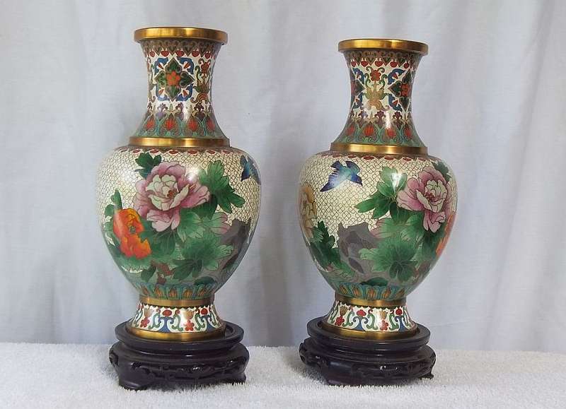 SO DIVINE , MAKES ME HAPPY .... A GORGEOUS PAIR OF CHINESE CLOISONNE VASES IN AMAZING CONDITION !!