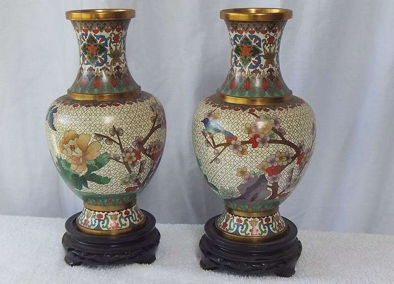 SO DIVINE , MAKES ME HAPPY .... A GORGEOUS PAIR OF CHINESE CLOISONNE VASES IN AMAZING CONDITION !!