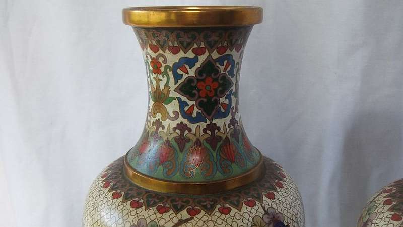 SO DIVINE , MAKES ME HAPPY .... A GORGEOUS PAIR OF CHINESE CLOISONNE VASES IN AMAZING CONDITION !!