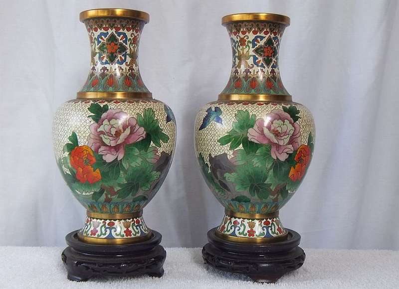 SO DIVINE , MAKES ME HAPPY .... A GORGEOUS PAIR OF CHINESE CLOISONNE VASES IN AMAZING CONDITION !!