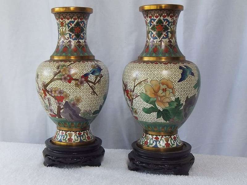 SO DIVINE , MAKES ME HAPPY .... A GORGEOUS PAIR OF CHINESE CLOISONNE VASES IN AMAZING CONDITION !!
