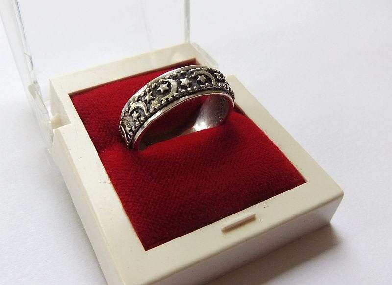 WOW !! MOON & STARS MOTIF !! A COOL SOLID STERLING SILVER "" SPINNER "" RING !! FREE COMBINING !!