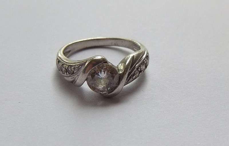 A GORGEOUS DESIGNER STAMPED SOLID STERLING SILVER RING WITH FACETED STONES !! FREE COMBINING !!
