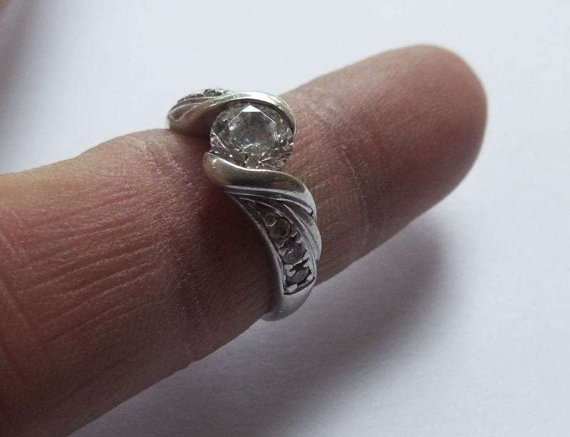 A GORGEOUS DESIGNER STAMPED SOLID STERLING SILVER RING WITH FACETED STONES !! FREE COMBINING !!