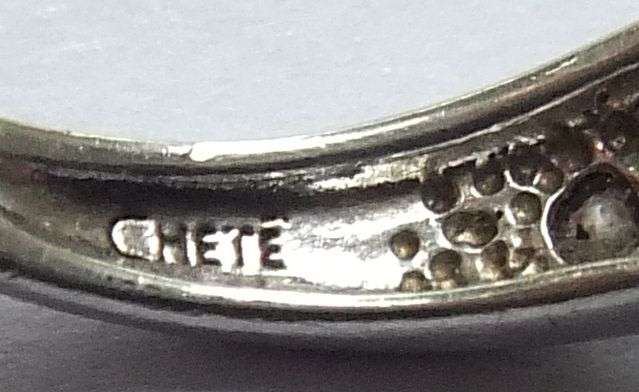 A GORGEOUS DESIGNER STAMPED SOLID STERLING SILVER RING WITH FACETED STONES !! FREE COMBINING !!