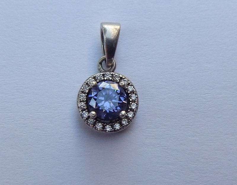 AN ELEGANT SOLID STERLING SILVER PENDANT WITH A BEAUTIFUL FACETED BLUE STONE !! FREE COMBINING !!