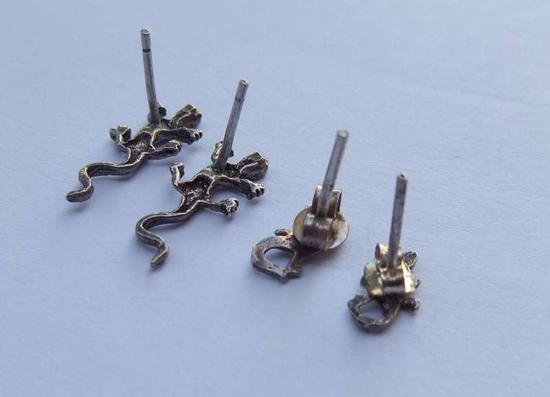 TWO PAIRS OF VINTAGE SOLID STERLING SILVER "LIZARD" MOTIF STUD EARRINGS !! FREE COMBINING !!