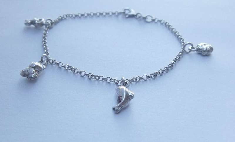 A FABULOUS ROUND LINK STERLING SILVER BRACELET WITH FOUR HOLLOW STARTER CHARMS , QUALITY CLASP !!
