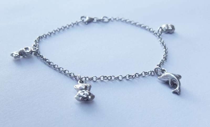 A FABULOUS ROUND LINK STERLING SILVER BRACELET WITH FOUR HOLLOW STARTER CHARMS , QUALITY CLASP !!