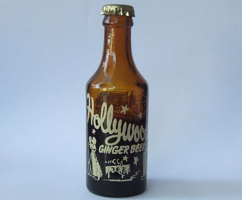 MADE IN JOHANNESBURG !! AFRICANA !! A VINTAGE MINIATURE " HOLLYWOOD " GINGER BEER BOTTLE !! WOW !!