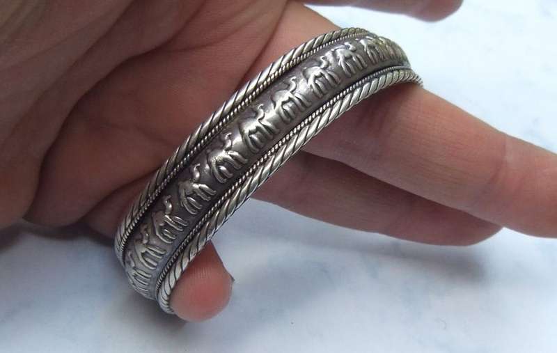 A COOL ADJUSTABLE CAMEL MOTIF CUFF BANGLE !! GOOD QUALITY !! GOOD WEIGHT !! ALL IN ALL A GOOD PIECE