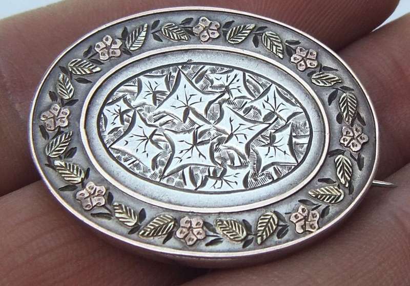 GORGEOUS !! A RARE ANTIQUE STERLING SILVER REMEMBRANCE BROOCH WITH YELLOW AND ROSE GOLD ACCENTS !!
