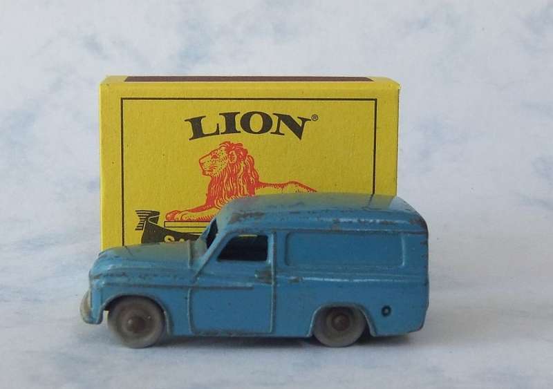 RARE COLLECTORS ITEM !! A VINTAGE ""DUBLO DINKY TOYS "" METAL PANEL VAN !! MECCANO ENGLAND !! WOW !!