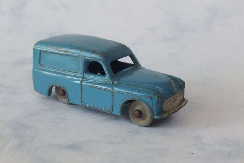 RARE COLLECTORS ITEM !! A VINTAGE ""DUBLO DINKY TOYS "" METAL PANEL VAN !! MECCANO ENGLAND !! WOW !!