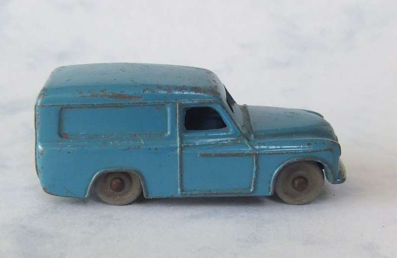RARE COLLECTORS ITEM !! A VINTAGE ""DUBLO DINKY TOYS "" METAL PANEL VAN !! MECCANO ENGLAND !! WOW !!