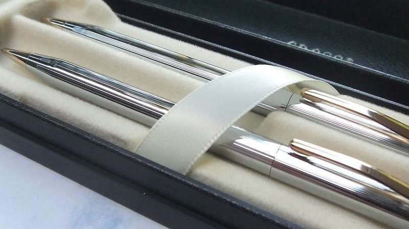 A CLASSY GOOD AS NEW "" CROSS MEDALIST "" BALLPOINT PEN & PACER SET IN ORIGINAL CASE AND SLEEVE