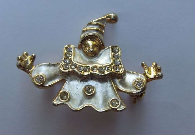VINTAGE JEWEL ALERT !! ENAMELLED CLOWN BROOCHES , 1940`S PIXIE PIN AND VINTAGE EARRINGS !! NICE LOT