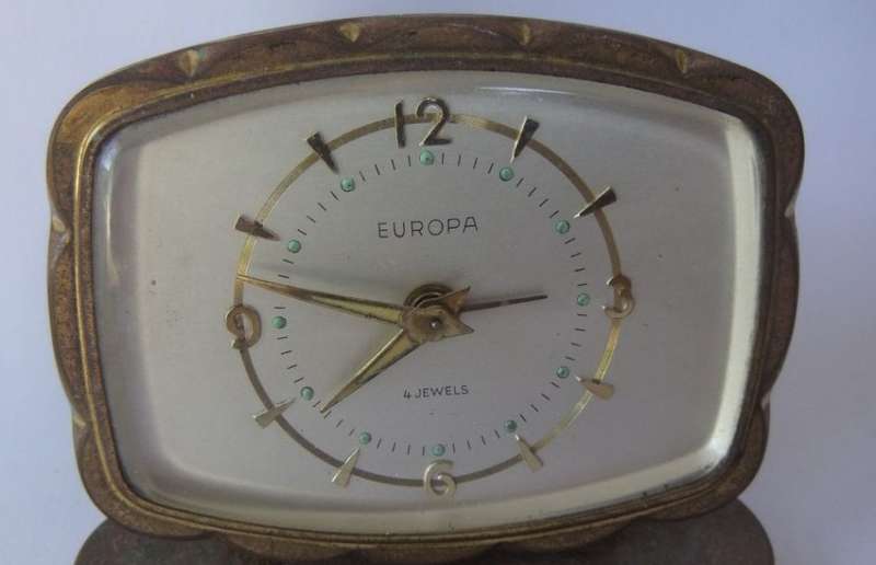 A CUTE TINY VINTAGE ALARM CLOCK BY GERMAN MAKER EUROPA !! WORKING CONDITION !! COOL PROJECT