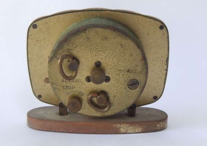A CUTE TINY VINTAGE ALARM CLOCK BY GERMAN MAKER EUROPA !! WORKING CONDITION !! COOL PROJECT