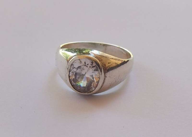 SUPERIOR QUALITY !! AN OUTSTANDING SOLID STERLING SILVER RING SET WITH A LARGE FACETED STONE !! WOW