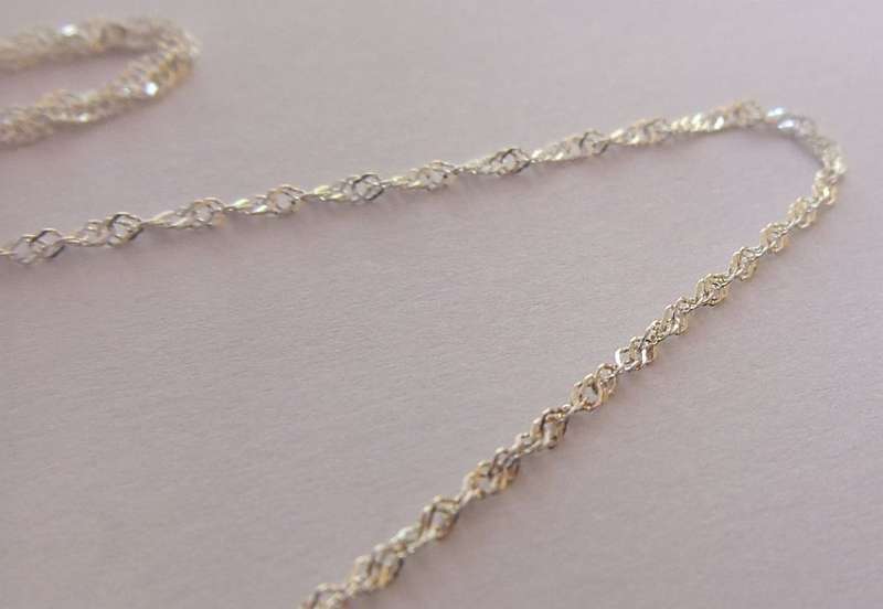 A CHARMING STERLING SILVER TREE OF LIFE IN A HEART PENDANT WITH A STERLING SILVER NECKLACE !! SWEET