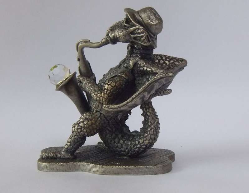 THE COOL DUDE - A PEWTER STATUE DESIGNED BY MARK LOCKER FOR TUDOR MINT - DRAGON PLAYING SAXOPHONE !!