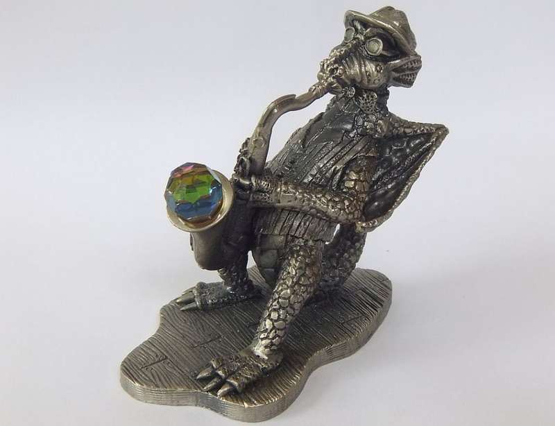 THE COOL DUDE - A PEWTER STATUE DESIGNED BY MARK LOCKER FOR TUDOR MINT - DRAGON PLAYING SAXOPHONE !!