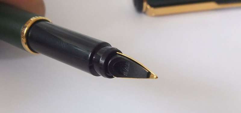 AS NEW CONDITION !! A PARKER FOUNTAIN AND A PARKER ROLLERBALL PEN IN ORIGINAL BOX !! WOW !!