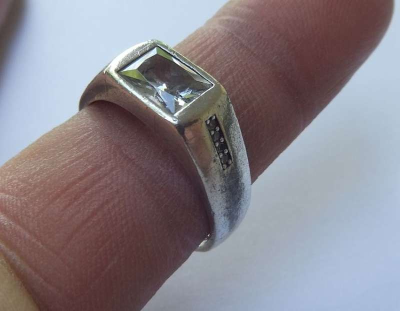 BIG SIZE !! A FABULOUSLY CRAFTED SOLID STERLING SILVER RING SET WITH EYE CATCHING FACETED STONES !!