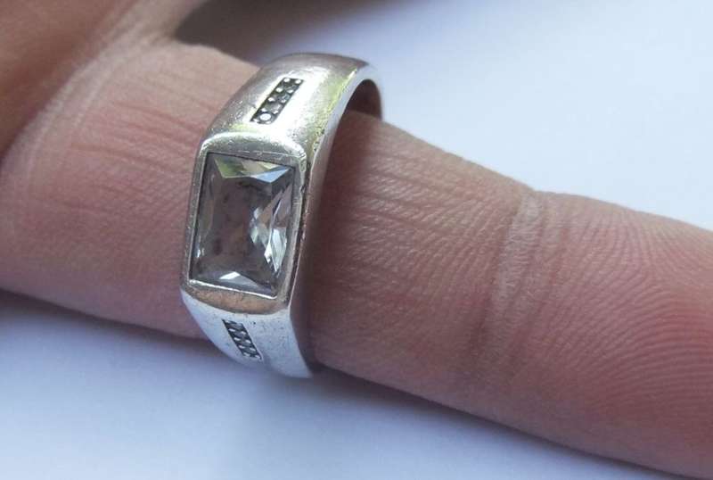 BIG SIZE !! A FABULOUSLY CRAFTED SOLID STERLING SILVER RING SET WITH EYE CATCHING FACETED STONES !!