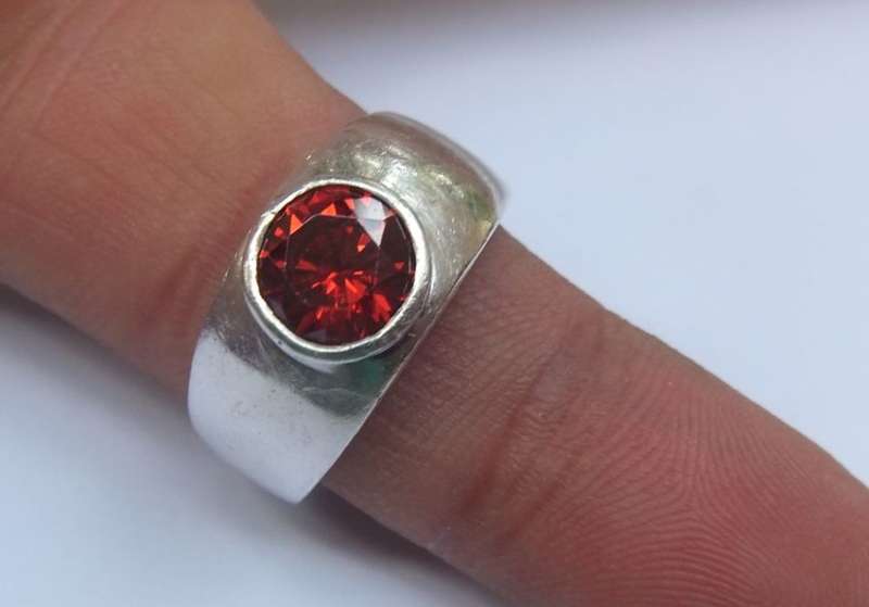 WOW !! A SUPERB QUALITY SOLID STERLING SILVER RING SET WITH AN AMAZING FACETED RED STONE !!