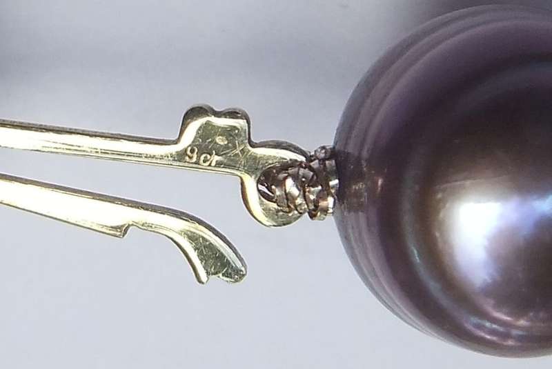 WOW !! A GORGEOUS STRING OF LARGE GENUINE FRESHWATER PEARLS WITH A 9CT GOLD CLASP !! HIGH VALUE !!