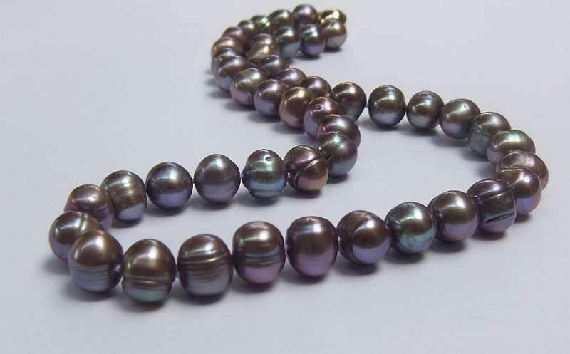 WOW !! A GORGEOUS STRING OF LARGE GENUINE FRESHWATER PEARLS WITH A 9CT GOLD CLASP !! HIGH VALUE !!