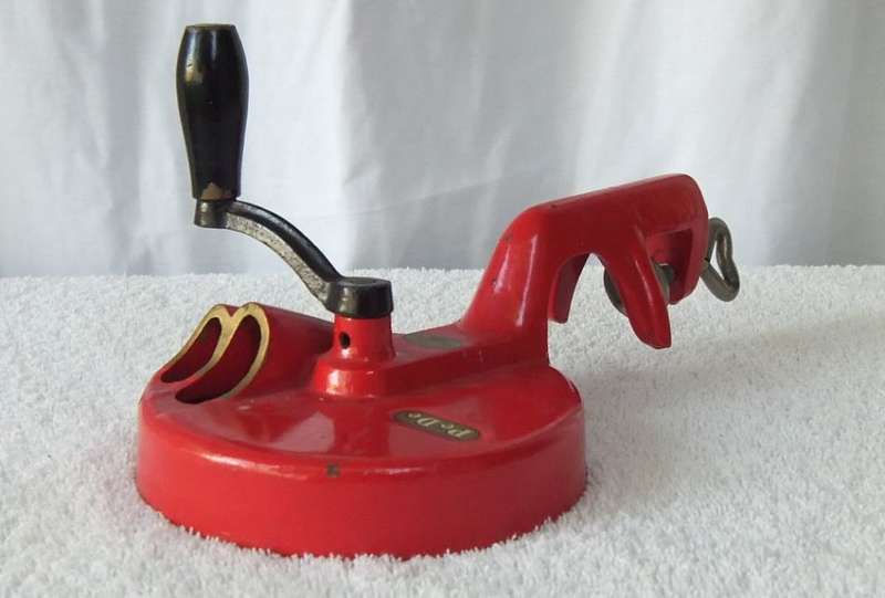 WOW !! A RARE VINTAGE PE DE ( PETER DIENES ) DOUBLE BEAN SLICER IN FIRETRUCK RED !! QUALITY PIECE !!