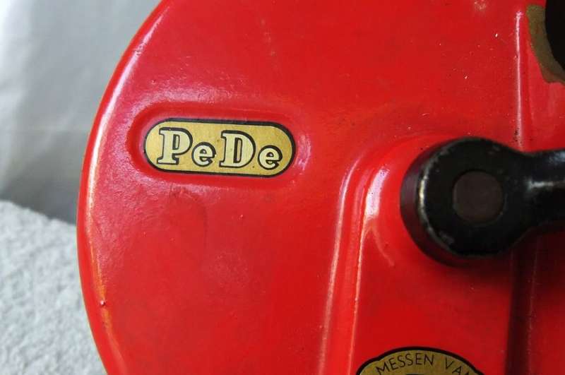 WOW !! A RARE VINTAGE PE DE ( PETER DIENES ) DOUBLE BEAN SLICER IN FIRETRUCK RED !! QUALITY PIECE !!