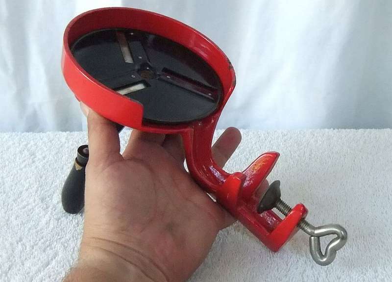 WOW !! A RARE VINTAGE PE DE ( PETER DIENES ) DOUBLE BEAN SLICER IN FIRETRUCK RED !! QUALITY PIECE !!