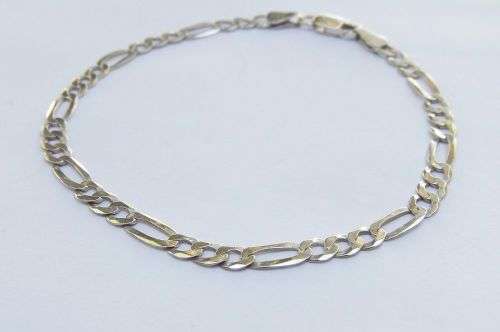 SUPER FIND !! A SOLID STERLING SILVER FIGARO LINK BRACELET IN EXCELLENT CONDITION !! CLEARLY MARKED