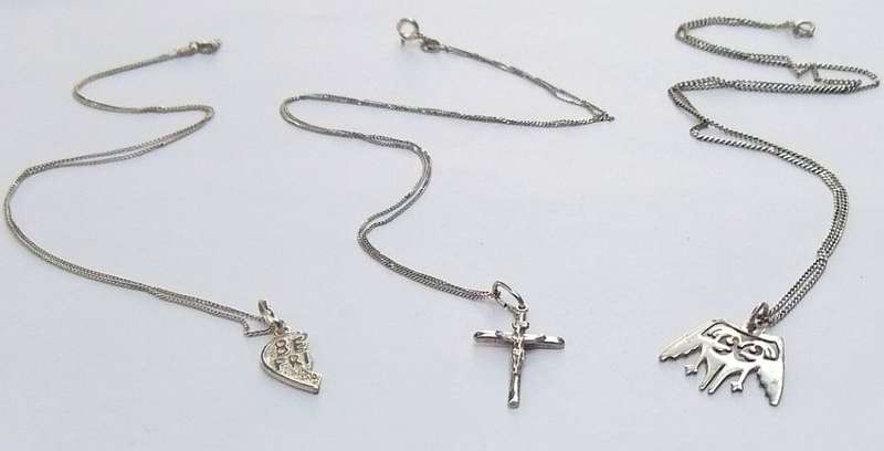 CRAZY DEAL !! THREE DAINTY STERLING SILVER NECKLACES WITH THREE STERLING SILVER PENDANTS !! COOL !!