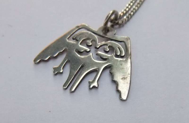 CRAZY DEAL !! THREE DAINTY STERLING SILVER NECKLACES WITH THREE STERLING SILVER PENDANTS !! COOL !!