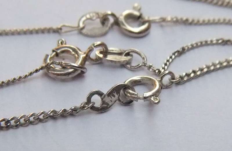 CRAZY DEAL !! THREE DAINTY STERLING SILVER NECKLACES WITH THREE STERLING SILVER PENDANTS !! COOL !!